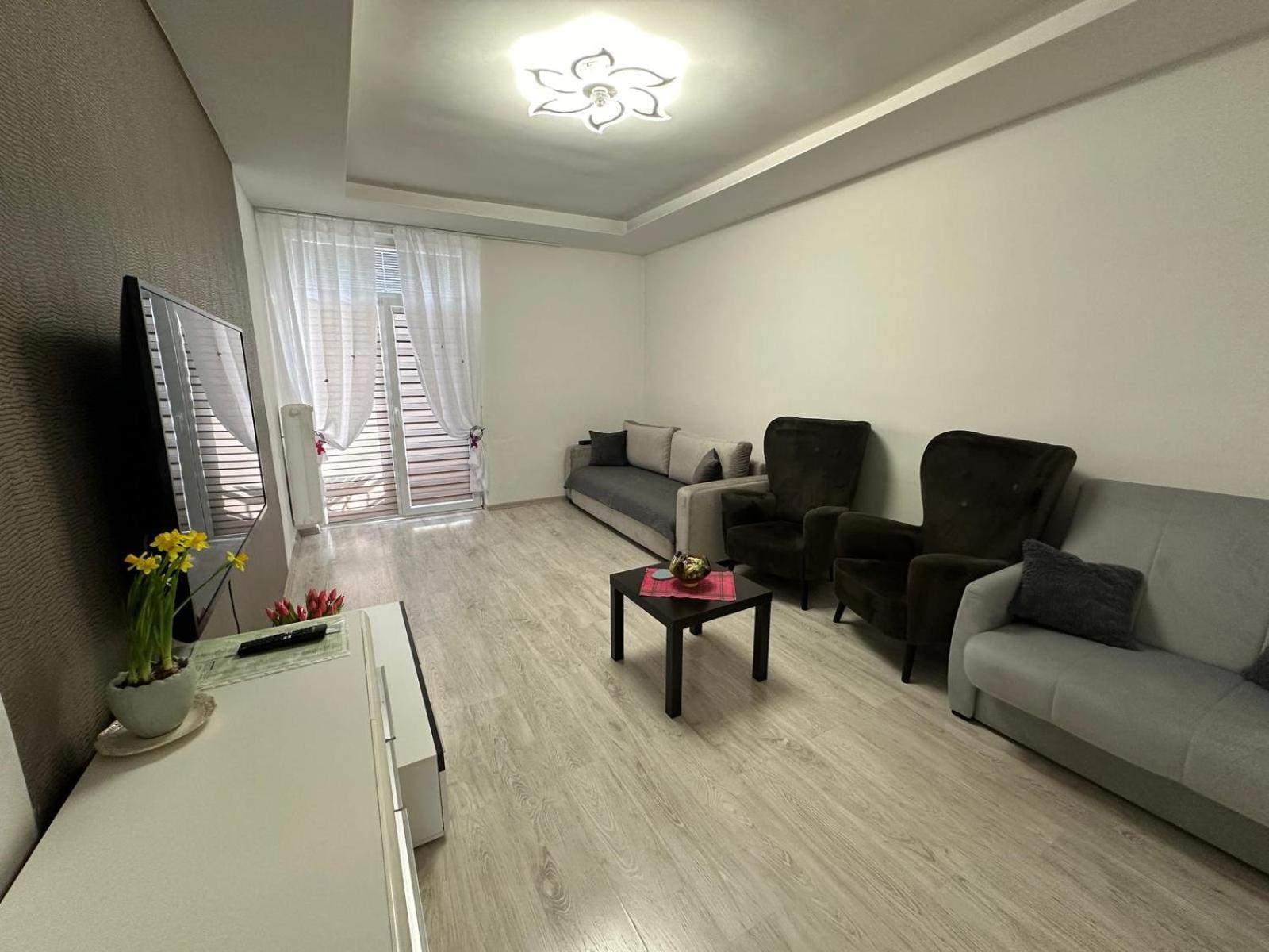 Centrum Lipowa 12 *